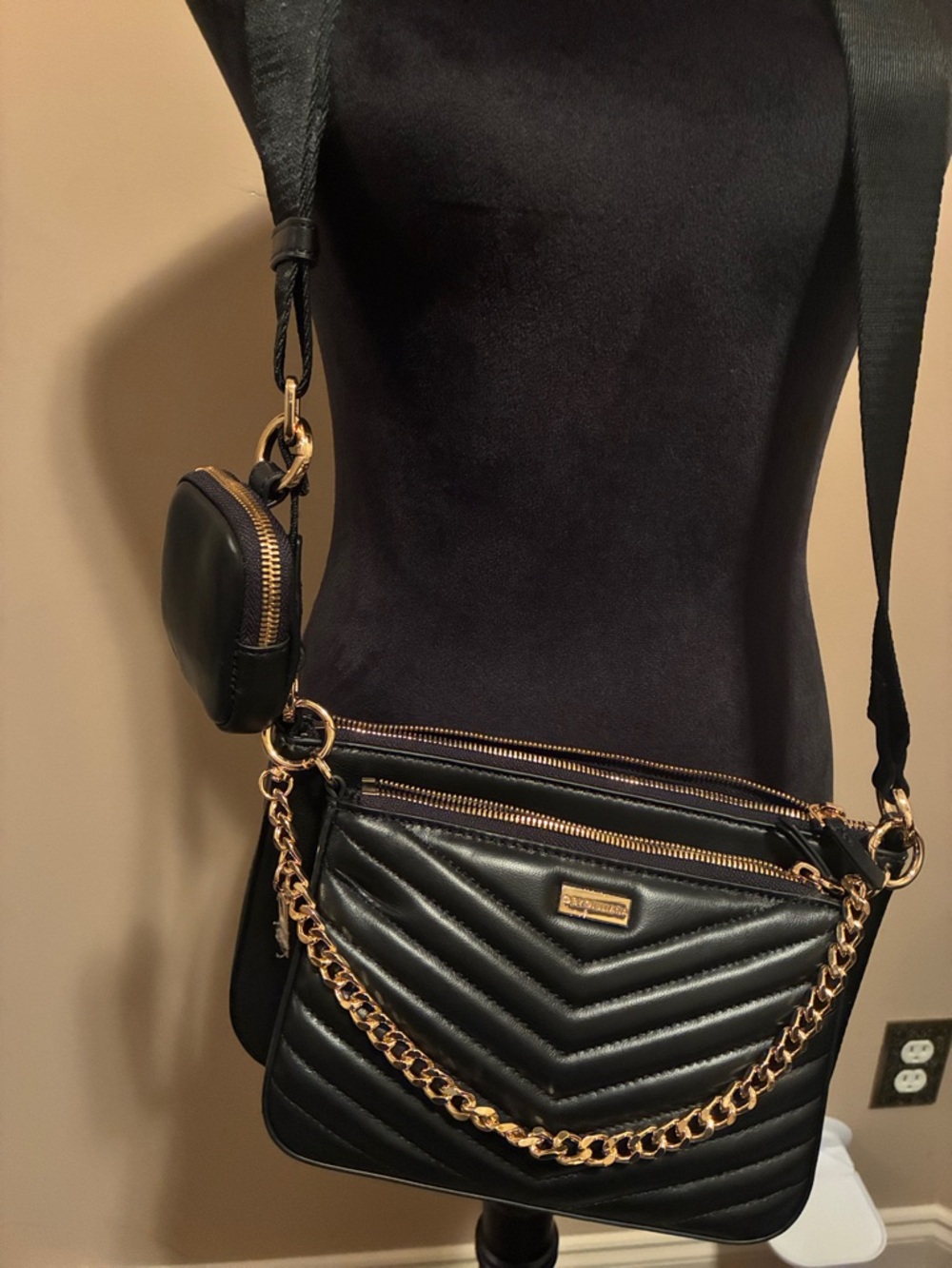 Crossbody Multi-Set Handbag - Picture 2 of 9